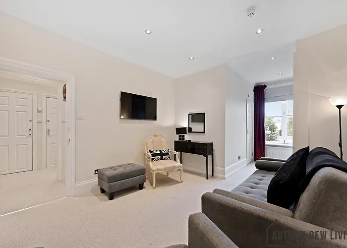 Beautiful 2 King Size Beds 2 Bath- Sleeps 5 In Earls Court